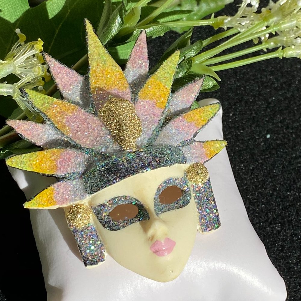 Mardi Gras Glitter Mask / Face Pin